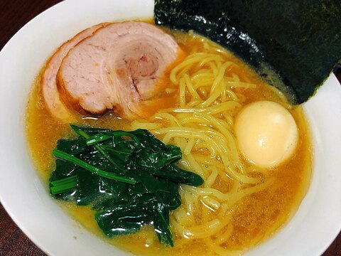 本格濃厚 横浜家系 豚骨醤油ラーメン